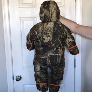 Columbia snowsuit. Camo. Boys or girls.